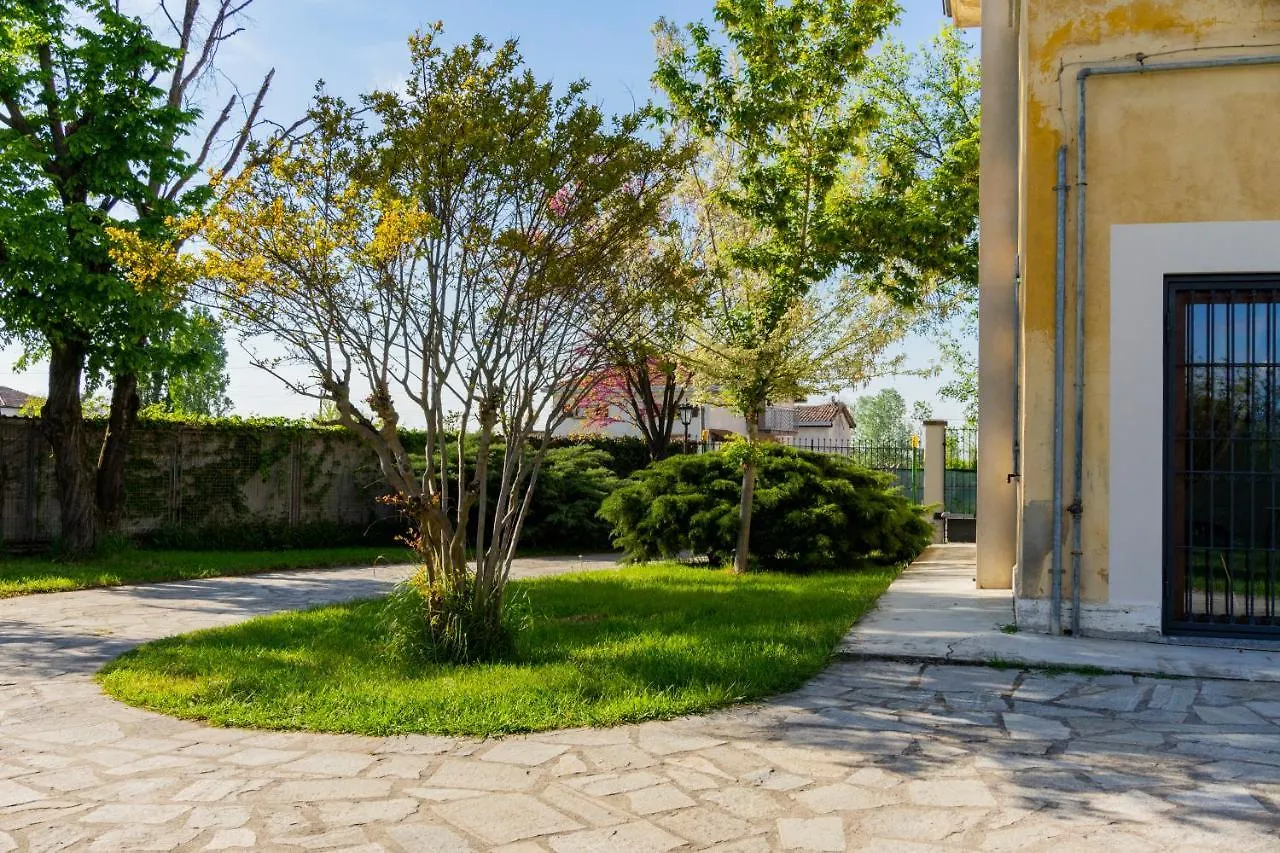 Panzió B&B La Villa Voghera